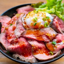 湘南ローストビーフ丼～温玉＆特製だれ～