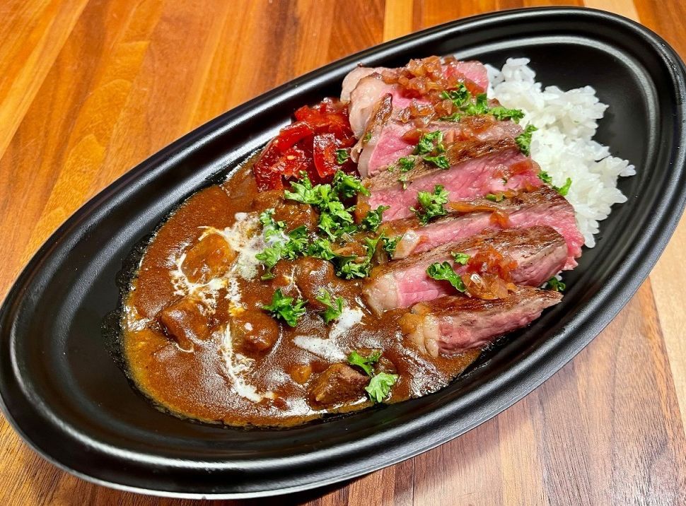 牛ステーキと欧風カレーのあい盛り