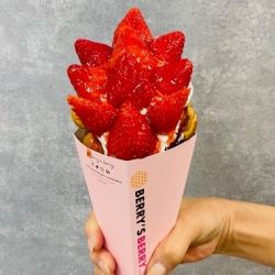ストロベリーバブルワッフル