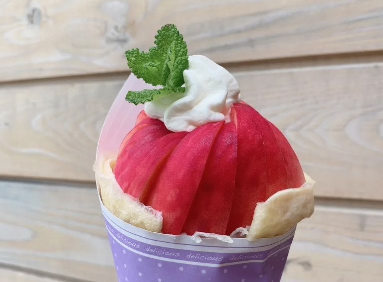山梨県産　まるごと桃クレープ