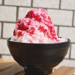 たっぷりいちごミルクのかき氷
