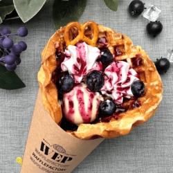 ブルーベリーチーズケーキワッフルロール