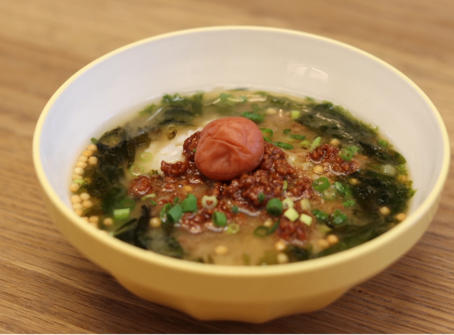 肉味噌と梅の出汁茶漬け