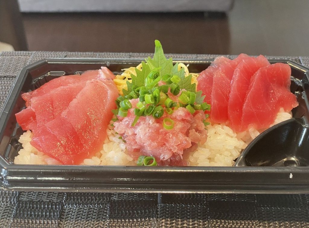 まぐろづくし丼