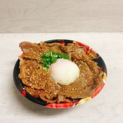 牛上ロース肉飯 温玉トッピング