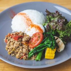 信州みそのガパオライス