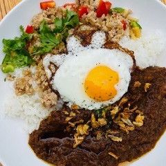 カレーとガパオのコンビ