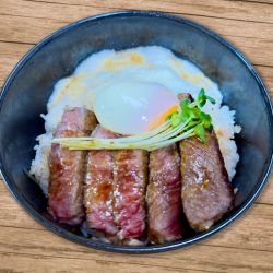 温玉とろろサーロインステーキ丼