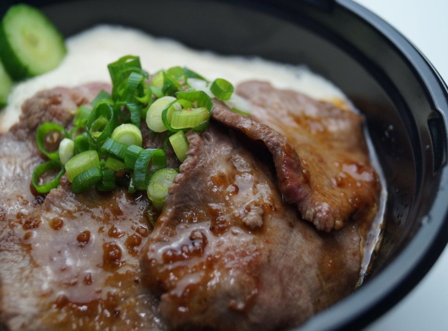 牛たん麦とろ丼