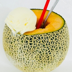 メロンまるごとクリームソーダ
