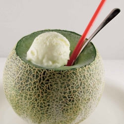 メロンまるごとクリームソーダ