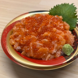 とろサーモンといくらの親子丼