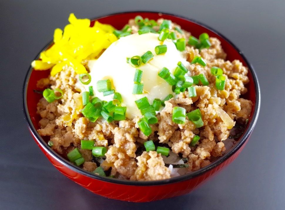 温玉鶏そぼろ丼