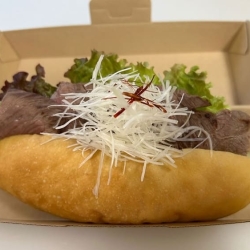 和牛ローストビーフ岩塩添え