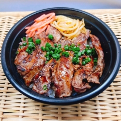 やわらかハラミ丼