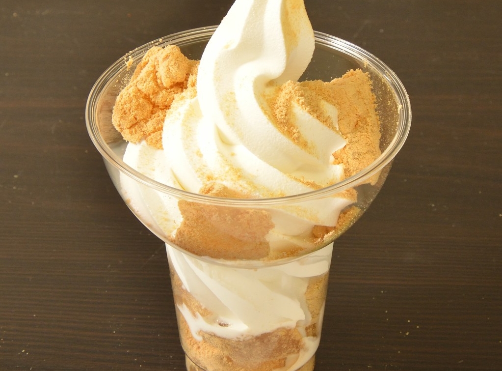 わらび餅ソフト　黄な粉＆ミルク