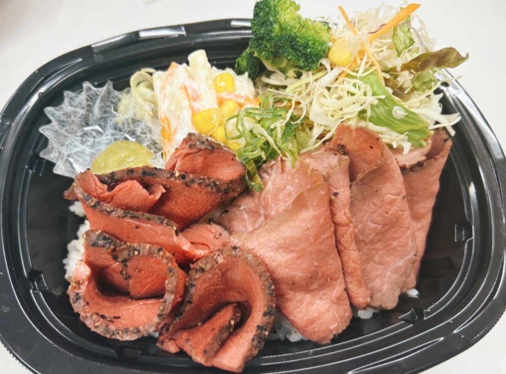 鹿肉のローストとローストビーフの食べ比べ弁当