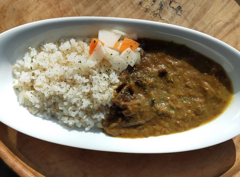 甲州ワインビーフの柔らか牛すじ欧風カレー