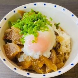 牛すじぶっかけ飯