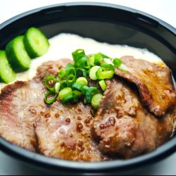 牛たん塩だれ麦飯とろろ丼