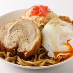 極太背脂焼きそばチャーシュー卵トッピング