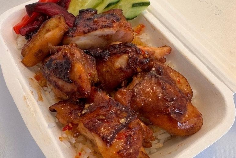 タイ屋台ごはんモンタナ