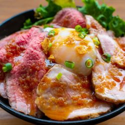 "極み"ローストビーフ&ローストポークの合盛り丼