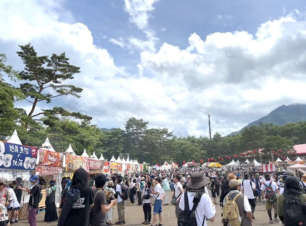 フジロックでご当地メニューを巡って味の日本旅へ。