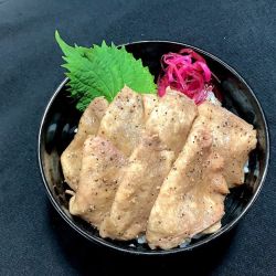 霜降り牛タン丼