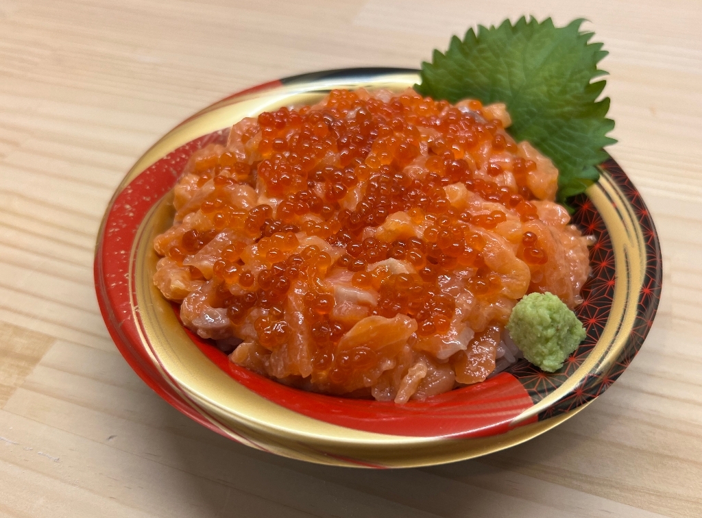 とろサーモンといくらの親子丼
