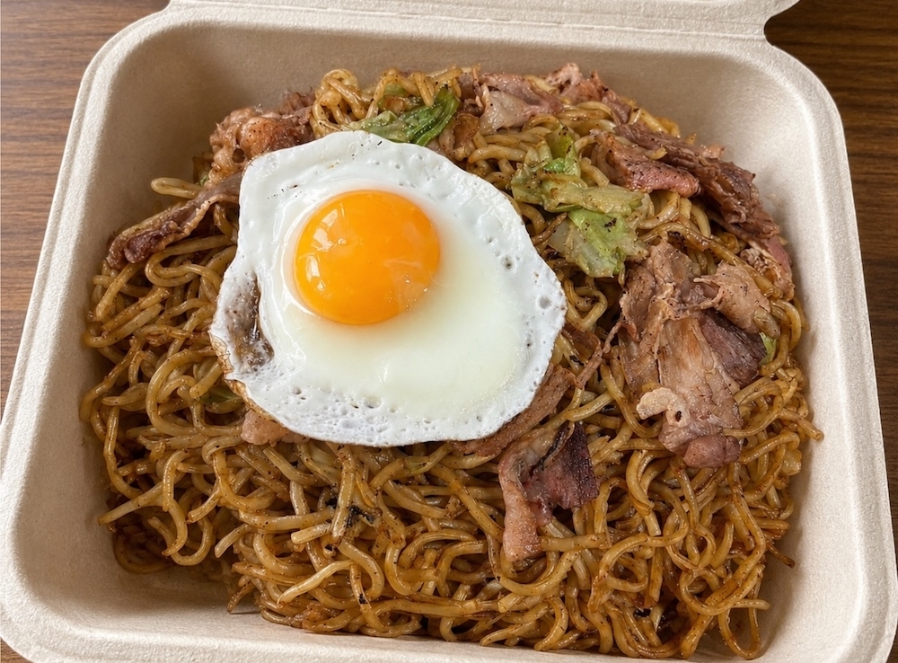 千葉県産豚肉・卵使用鉄板豚玉焼きそば