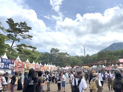 フジロックでご当地メニューを巡って味の日本旅へ。