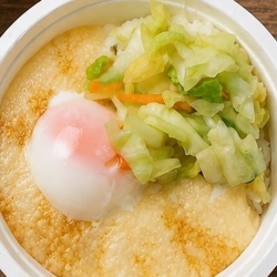 とろろめし 温玉のせ