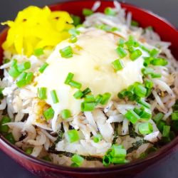 温玉釜揚げしらす丼