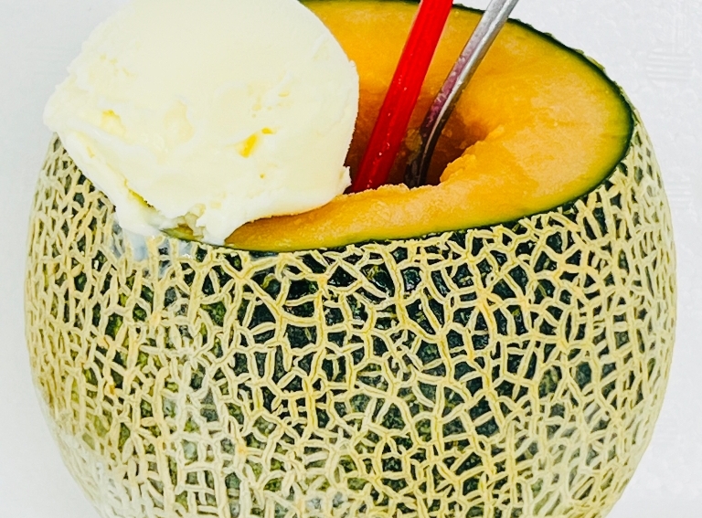 メロンまるごとクリームソーダ