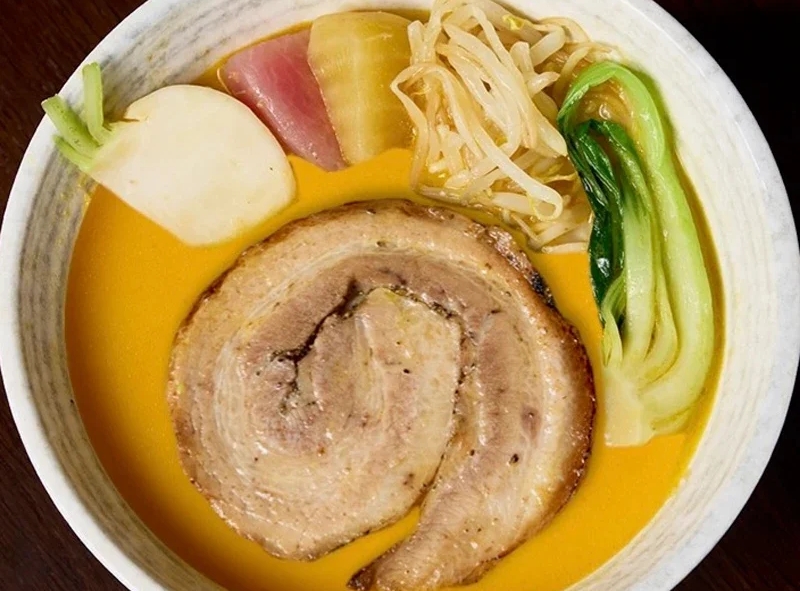 上海蟹の黄金スープと白金豚の炙りチャーシューメン