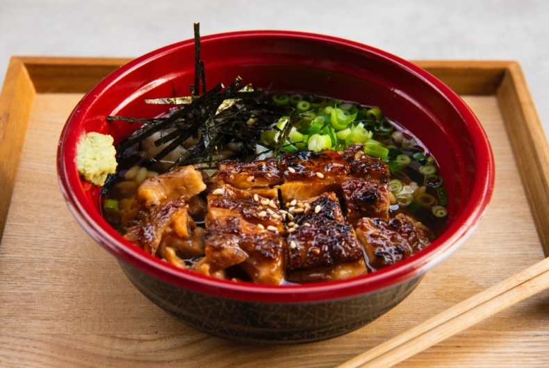 炭火焼 鶏まぶし丼 オルガン
