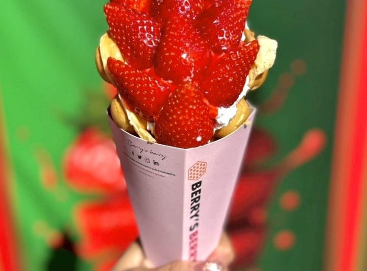 ストロベリーバブルワッフル