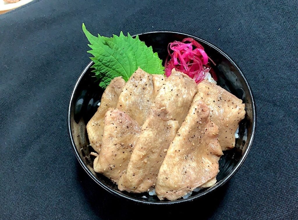 霜降り牛タン丼