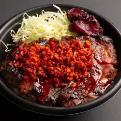 自家製辣油の麻辣ビフテキ丼