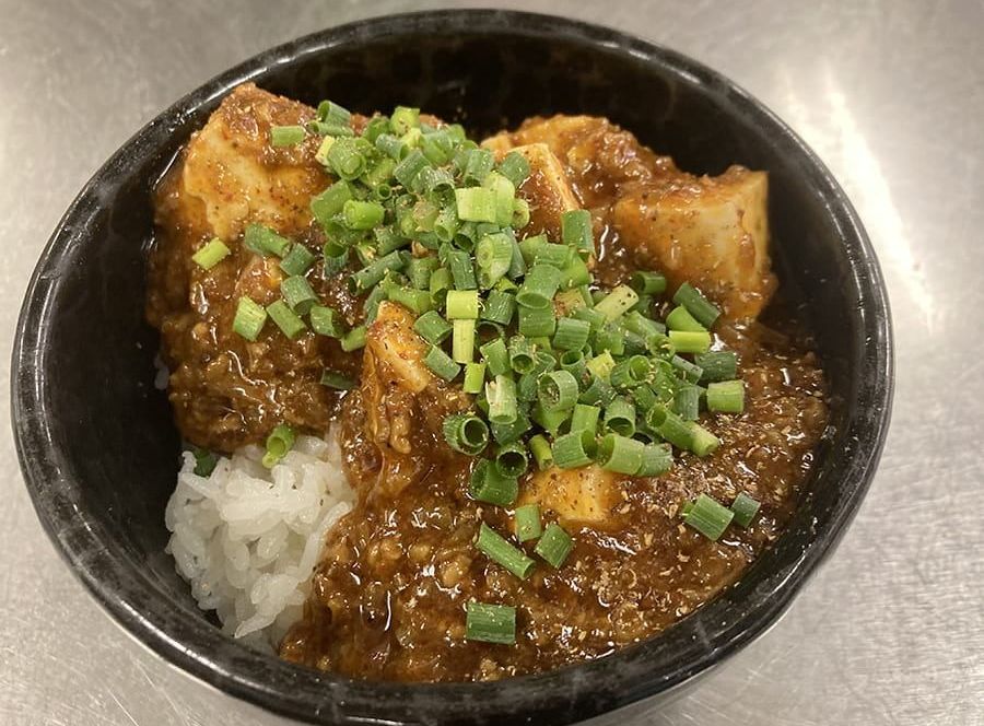 地元かぐら南蛮入り麻婆豆腐丼