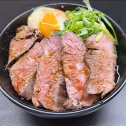 ハラミステーキ丼～九条ネギと黒煎り七味～