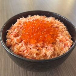 かにいくら丼