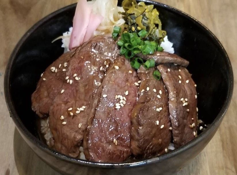 希少部位サブトン使用！甘辛山椒ダレの焼肉丼