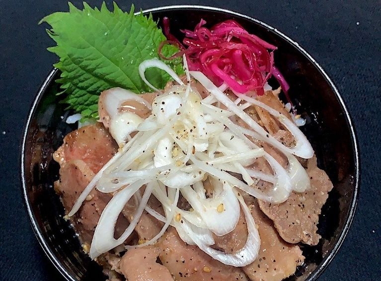 ネギ塩タン丼