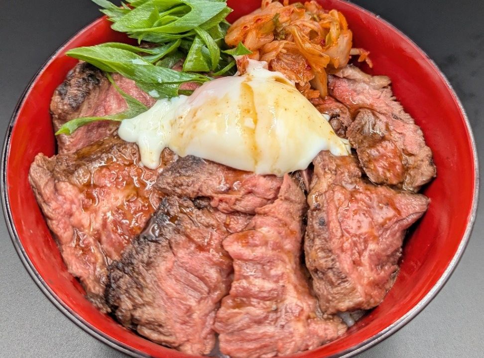 九条ネギと黒七味のハラミ焼肉丼