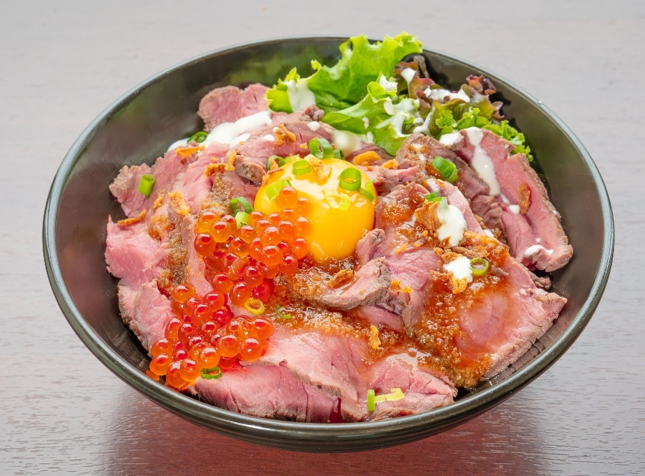 豪華いくら乗せローストビーフ丼～特製2種ソース～