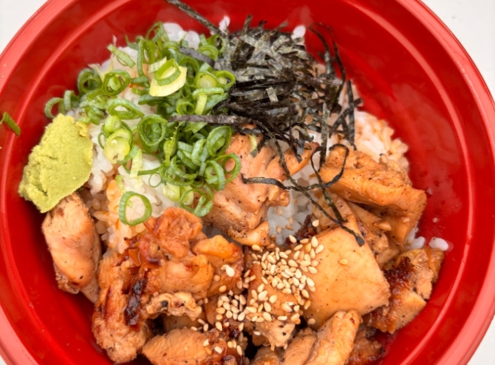 炭火焼 鶏まぶし丼　オルガン
