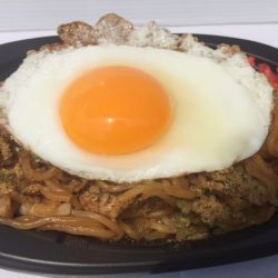 富士宮やきそば目玉焼きのせ