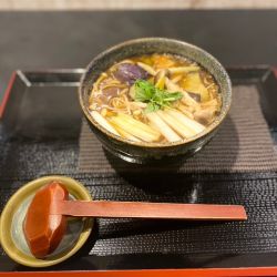 きのこと揚げなすの蕎麦